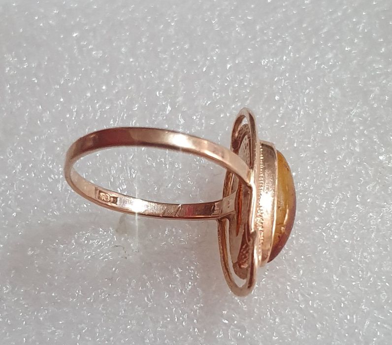 Янтарь      колечко.