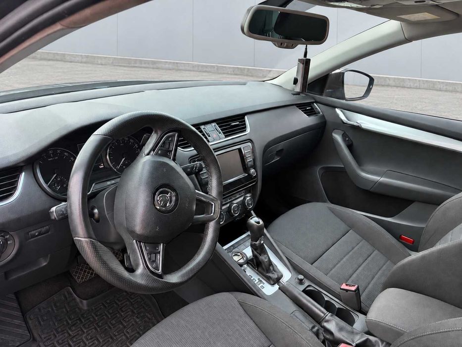 Škoda Octavia Combi 1.6 TDI DSG, 2016, 335.000 km — 6.000 €