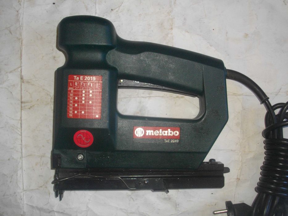 Ел.Такер Дърводелски КОМБИНИРАН 32мм RAPID ESCO Black Decker Top Craft