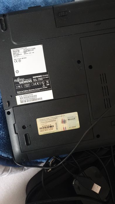 Laptop cu geanta /husa de vanzare
Fujitsu Siemens Esprimo Mobile V5535