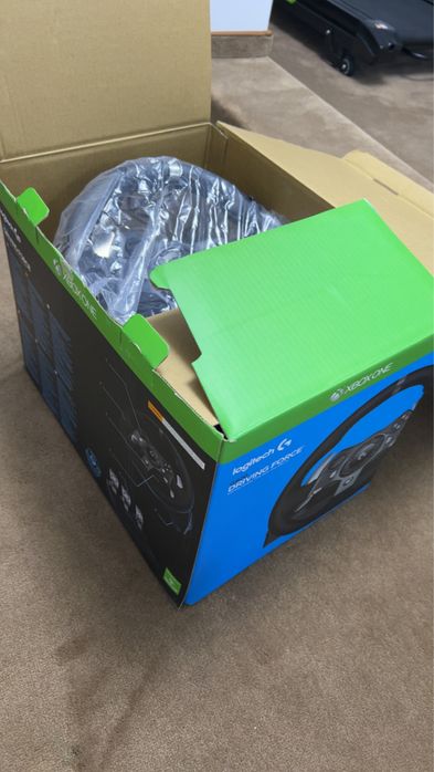 Volan Gaming Logitech G920 cu schimbator PC si Xbox