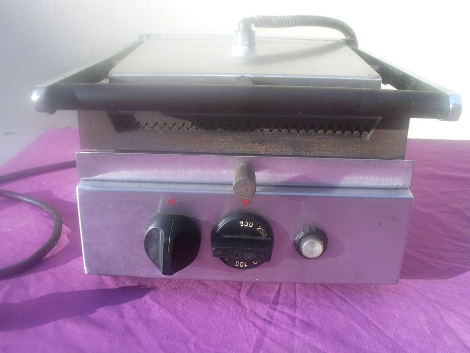 Контактен грил преса