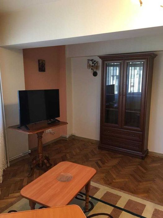 Închiriez apartament cu 2 camere(catedrală)