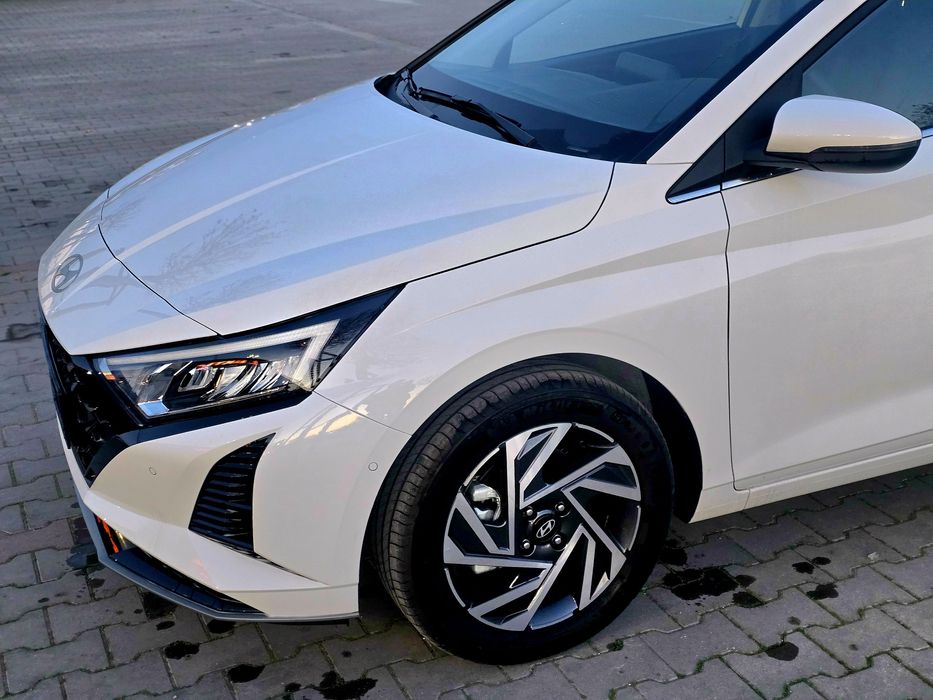 Hyundai i20 Premium Hybrid 2025 Нов 26 км