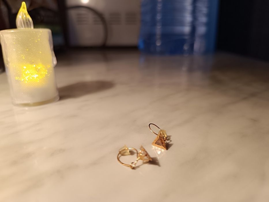 Продам золотые сережки