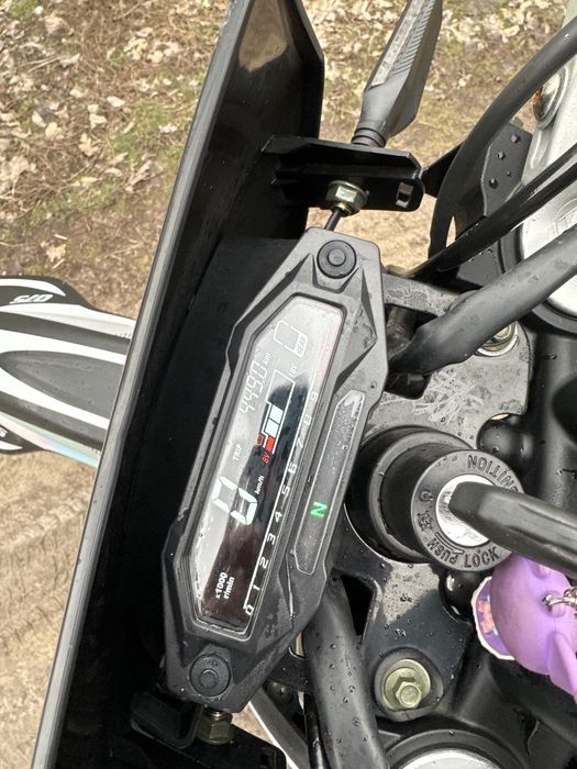 Продам шлема и спидометр