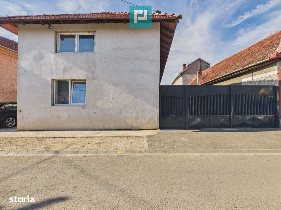 Casă P+E cu două apartamente, zona Drăgășani