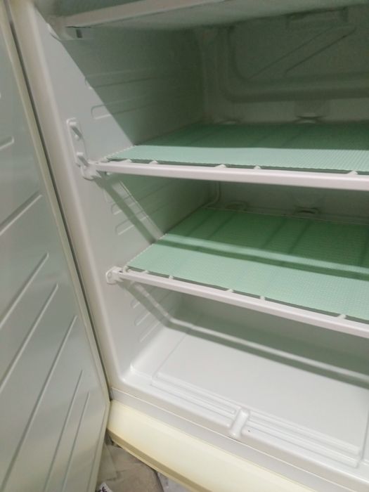 Продам двухкамерный холодильник