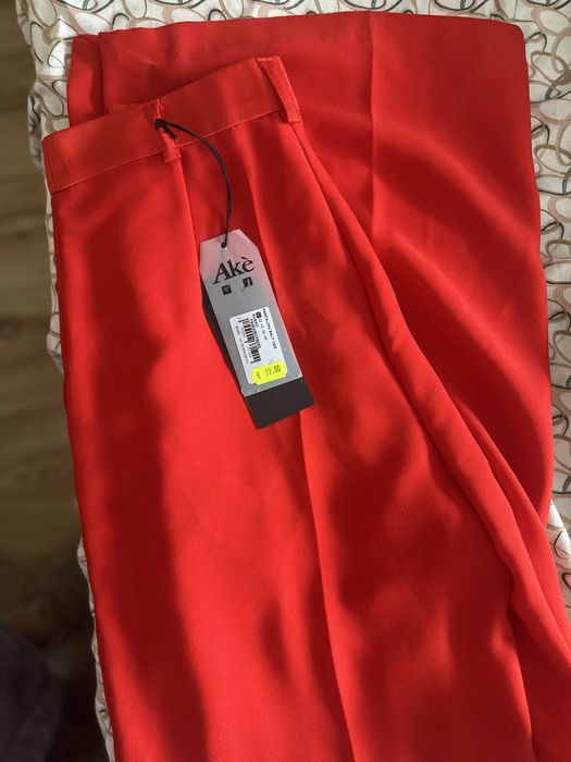 Червен дамски панталон хс