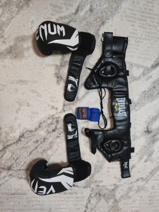 Перчатки для бокса Веном