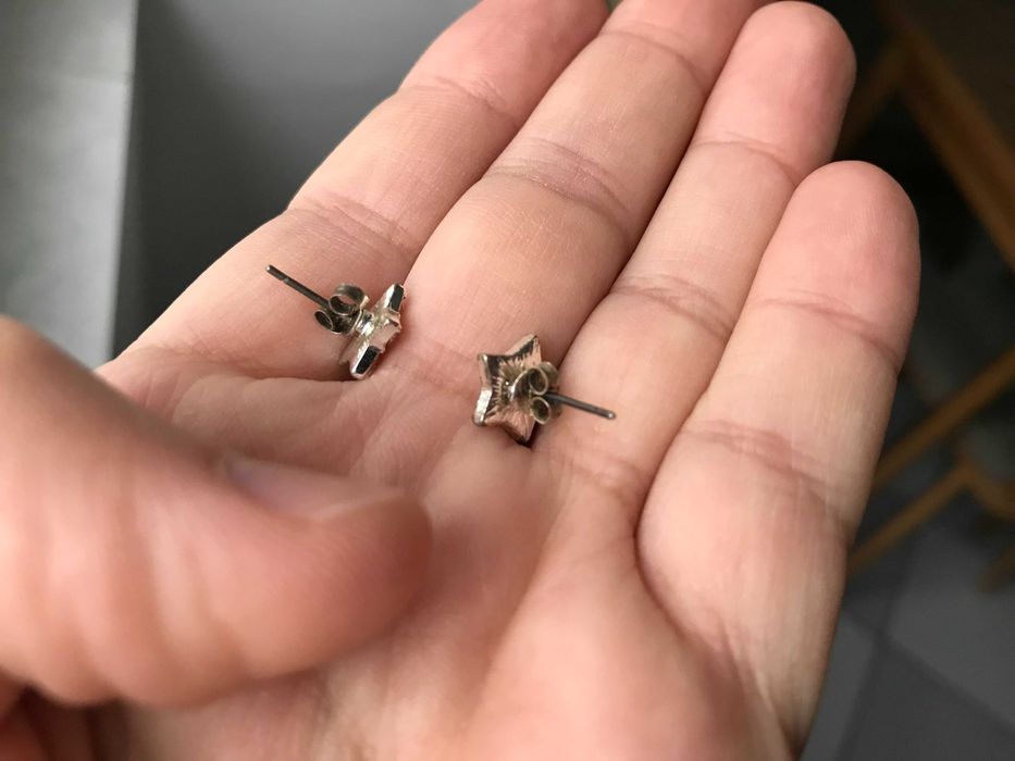 Cercei cu șurub în formă de steluță argintie