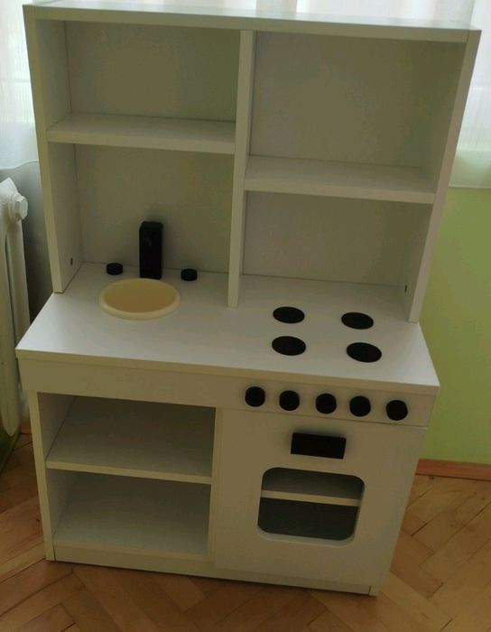 Шкафове в четири цвята- бял, розов , антрацит и дъб.