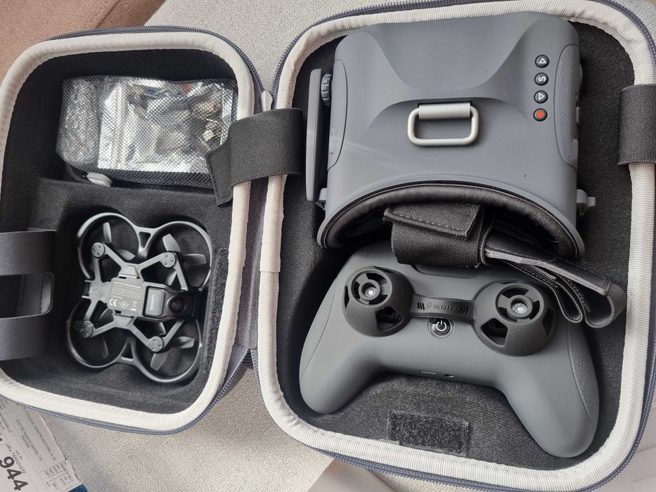 DRONA+Ochelari+Maneta+2 Baterii BETAFPV Aquila16 Super Cadou