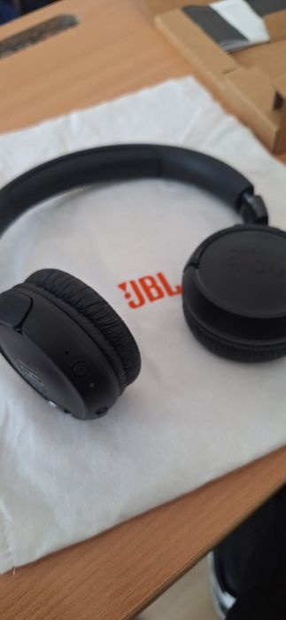 Vand casti JBL  525  BT