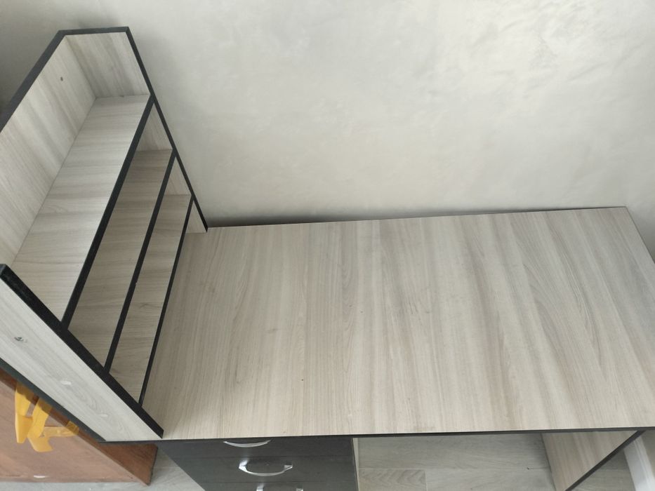 Стол хорошый состояние