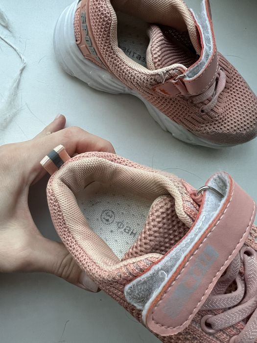 Кроссовки для девочки