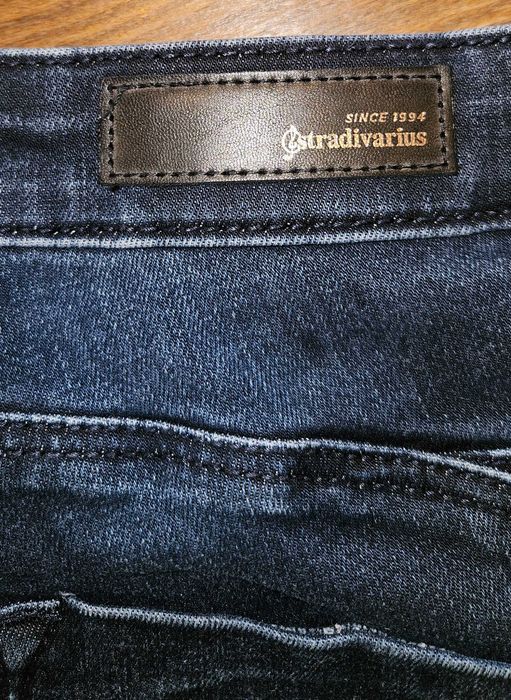 Уникални дънки Stradivarius - 15 лв.