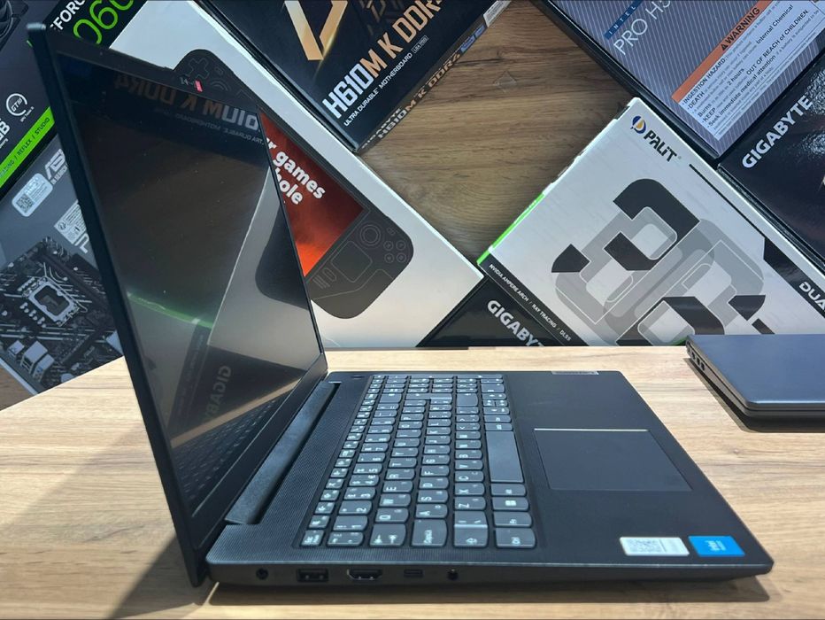 Срочно продам ноутбук Lenovo,цена договорная.