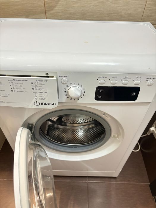 Стриальная машина Indesit