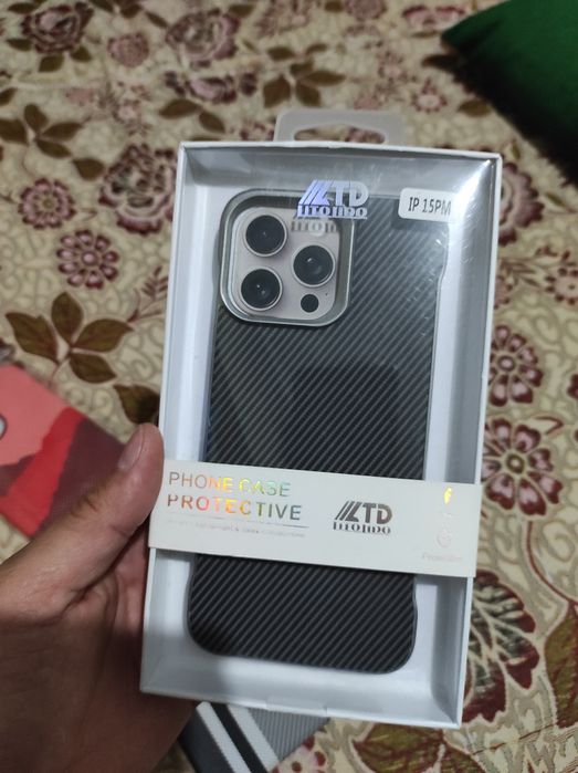 Чехлы на iPhone 15 Pro Max и 16.