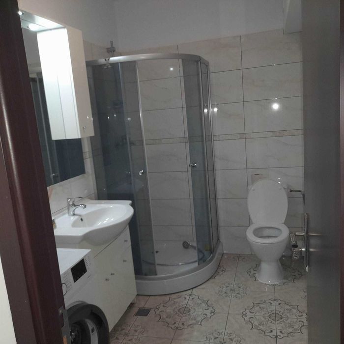 Apartament cu 2 camere și grădină de inchiriat