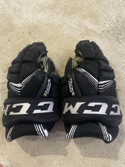 продам хоккейные краги ссм