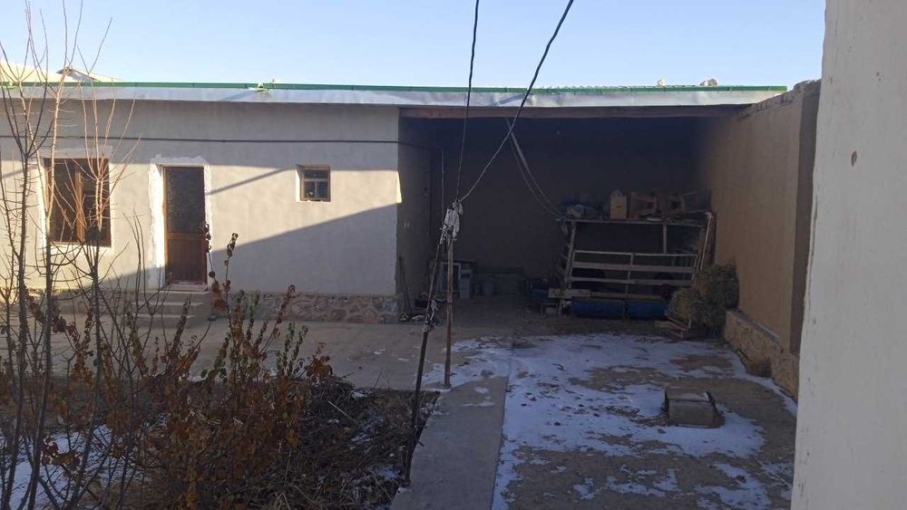 Dala hovli sotiladi barcha sharoitlari bilan