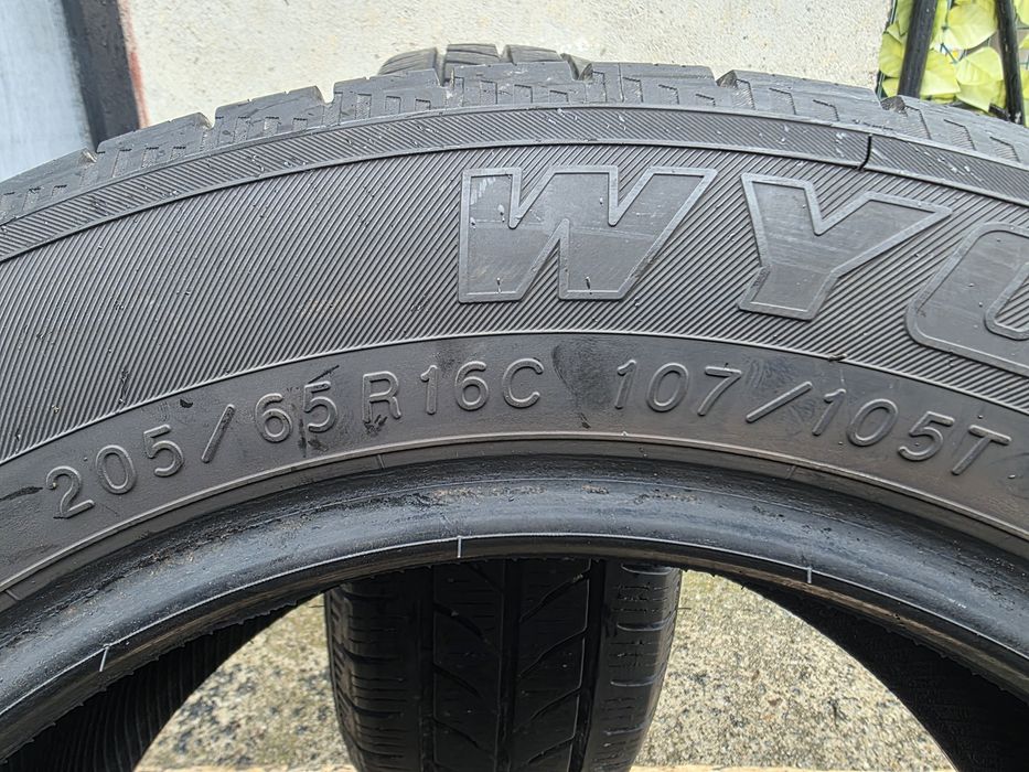 Vând  două anvelope all season yokohama 205 65 16c dot 2324