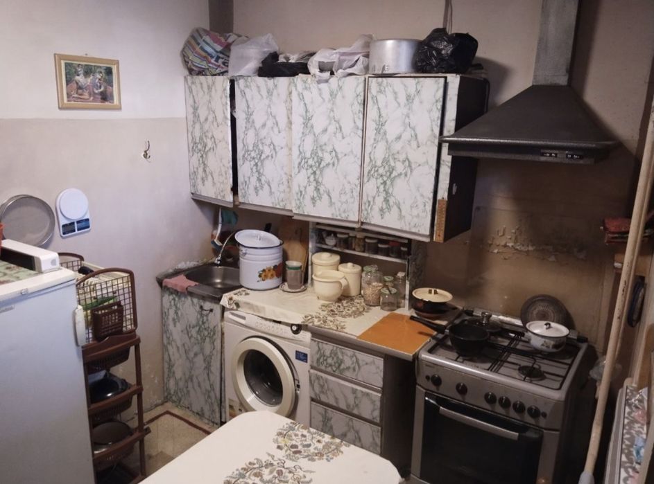 Юнусабад.15 квартал. Продается квартира 1/1/4