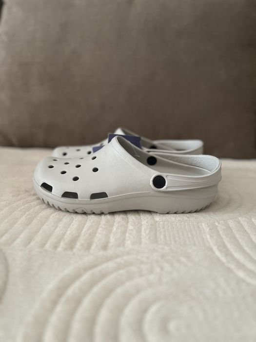 Продаются мед тапочки кроксы