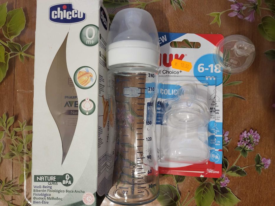 Бебешки гребен, четка и стъклено шише на Chicco с биберони
