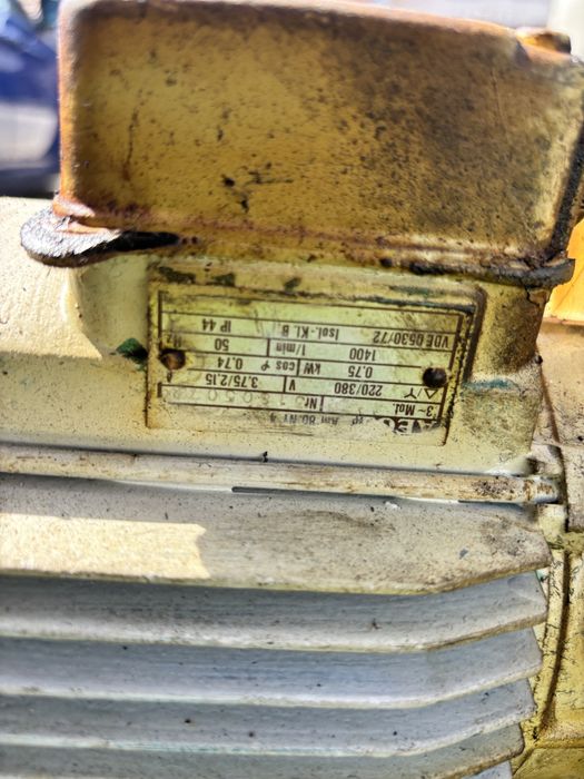 Motor cu reductor mare