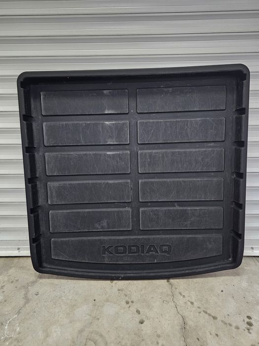 Skoda Kodiaq Шкода Кодиак ОРИГИНАЛНА Стелка багажник