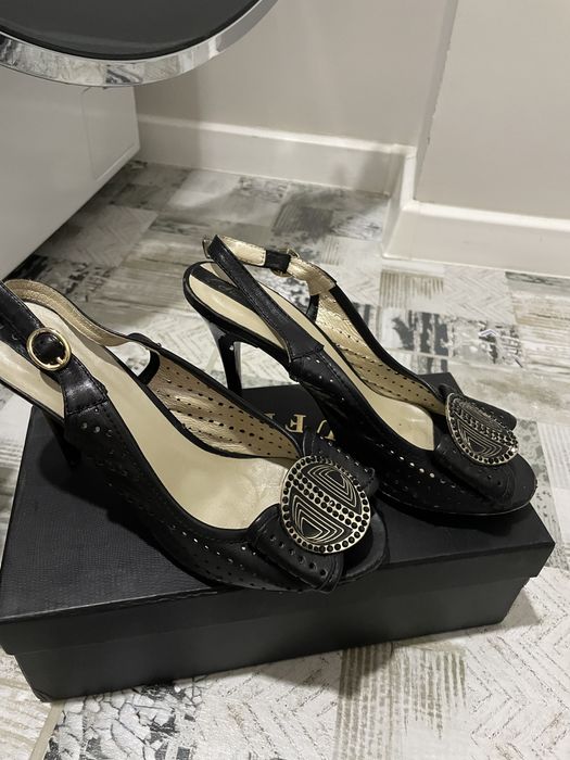 Женские босоножки