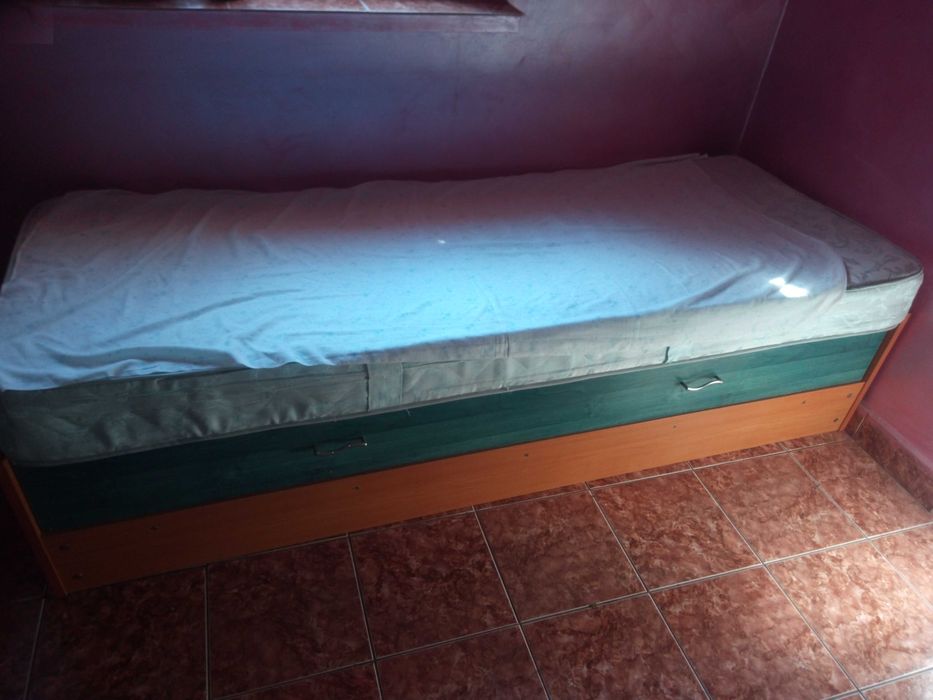 de  vanzare  set  de  mobila  pentru  camera  de  copii!!!