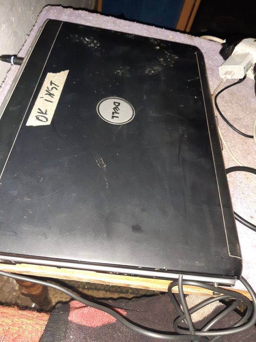 Vand doua laptopuri unul functional si altul de piese