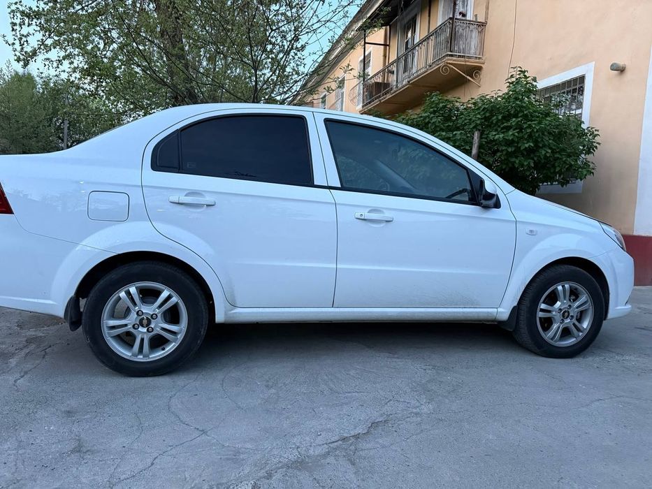 Нексия3 сотилади.