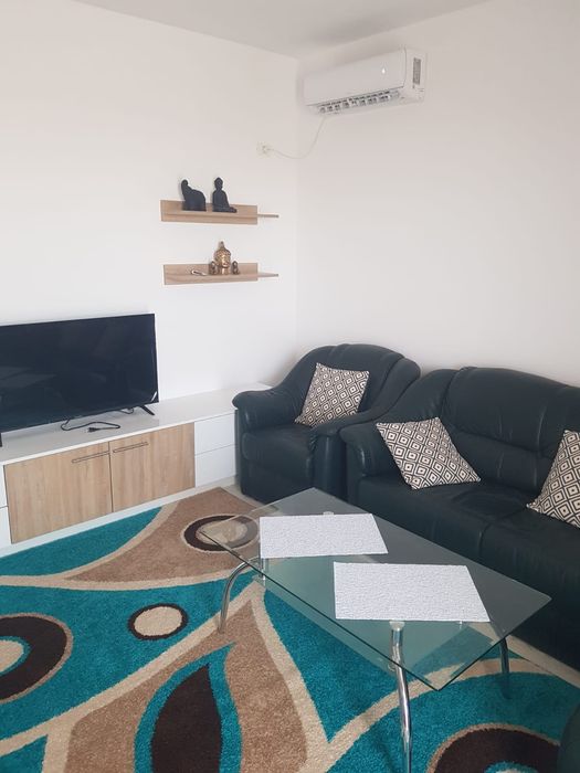 Închiriez apartament cu 3 camere