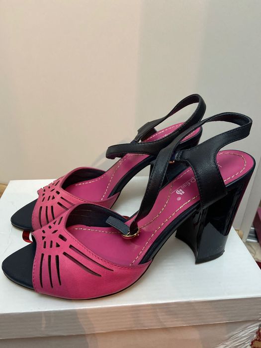 Продам босоножки