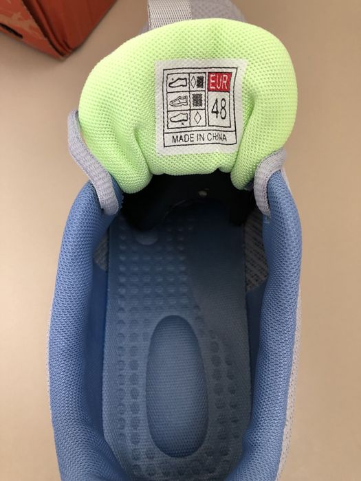 Продаю кроссовки большого размера