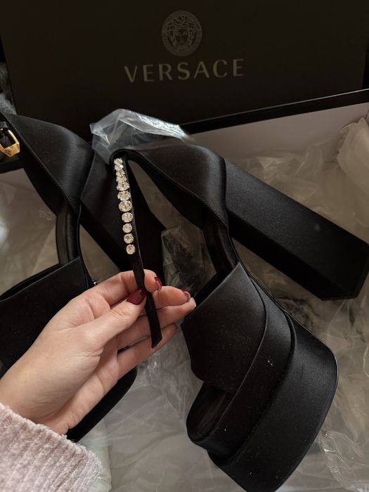 Черни Versace токчета