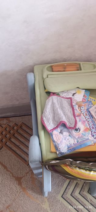 Продам домик  4000т и столик 5000т.