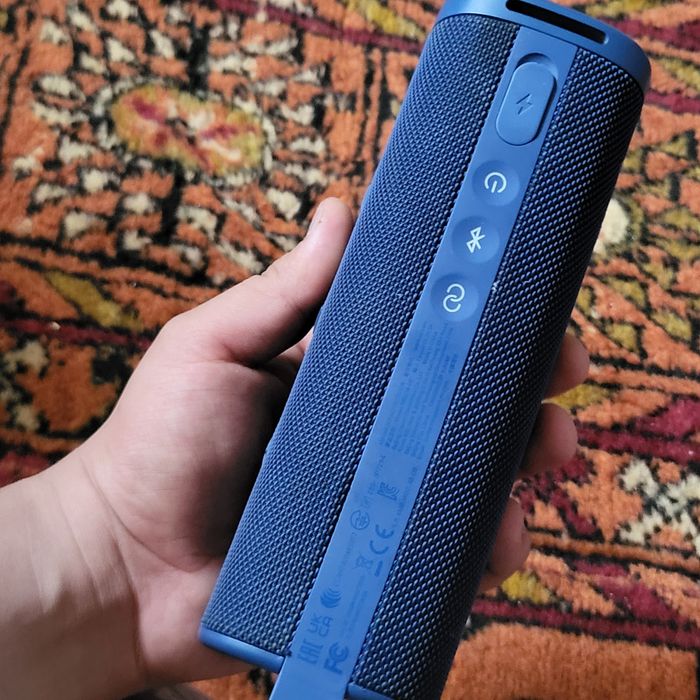 Портативный колонки Xiaomi Sound Outdoor в синем цвете.