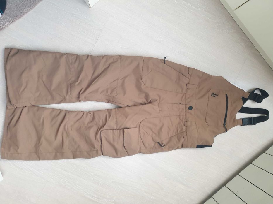 Продавам зимен екип Volcom за 8 г.