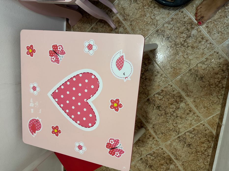 Дървена масичка със столче