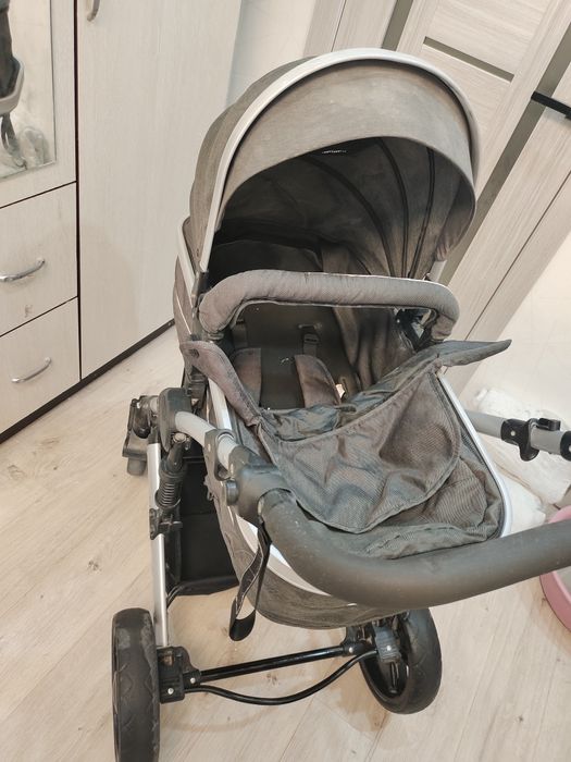 Продается коляска фирмы Hugs