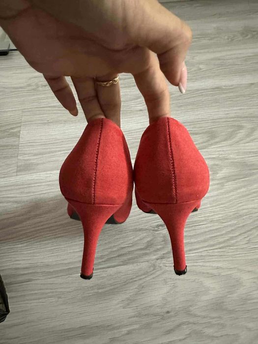 Обувки на нисък ток