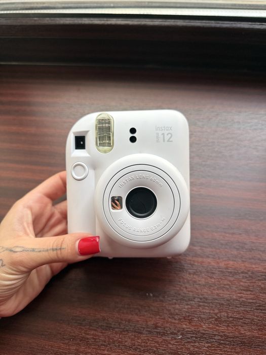 Instax Mini 12 в отличном состоянии