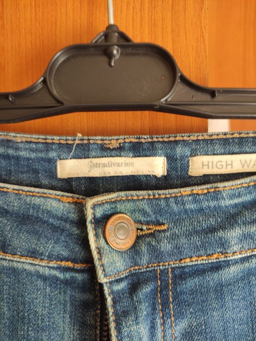 Vând blugi dama Stradivarius