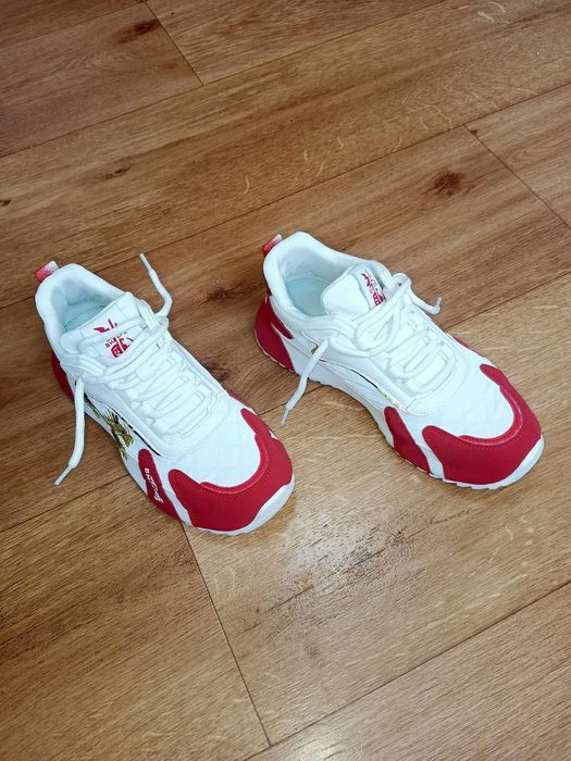 Продам кроссовки